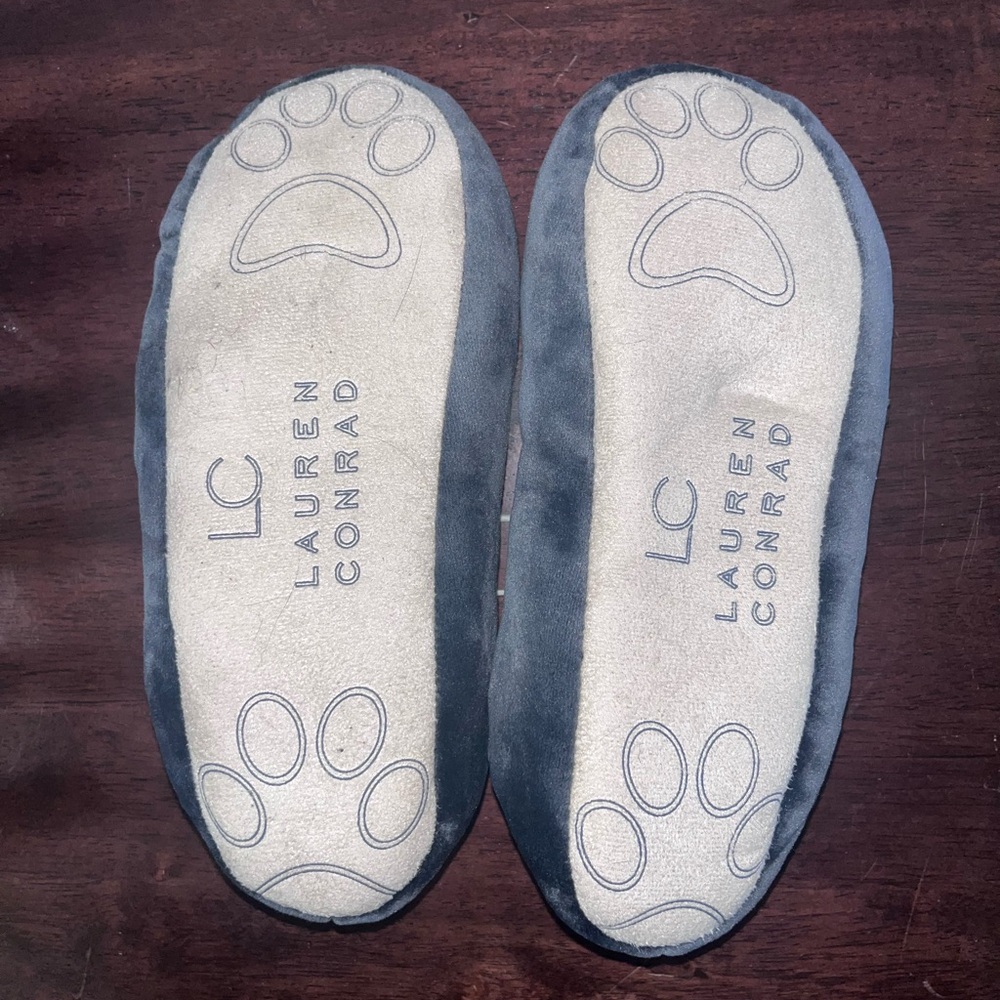 LC Lauren Conrad Gray and Cream Slippers - Picture 3 of 3